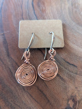 Carica l'immagine nel visualizzatore di Gallery, Copper Spiral Earrings
