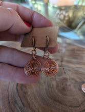 Carica l'immagine nel visualizzatore di Gallery, Copper Spiral Earrings