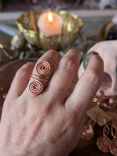 Cargar imagen en el visor de la galería, Copper Spiral Ring