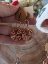 Carica l'immagine nel visualizzatore di Gallery, Copper Spiral Earrings